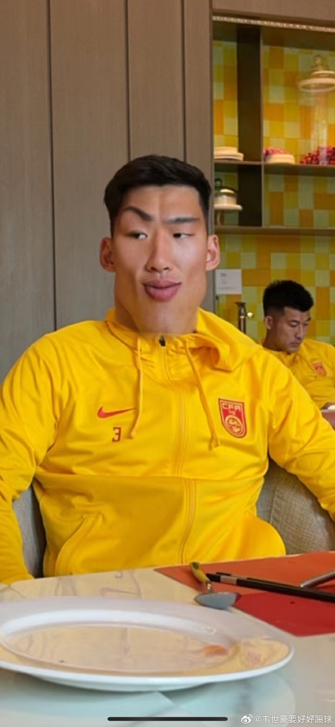 韋世豪分享朱辰杰搞怪圖，后者回應：哥，最后一張照片真的珍惜嗎